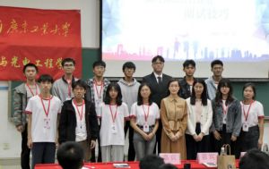 歡創集團黨支部參加高校促就業講壇活動