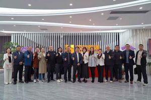 熱烈歡迎新疆喀什人社局一行領導蒞臨歡創集團指導